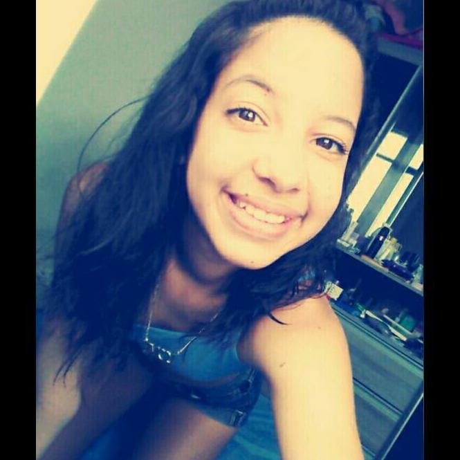 - Carioca/ Sagitariana, 14 anos . Instagram ' pequena_becca ,Pocahontas , meu amoor *-*