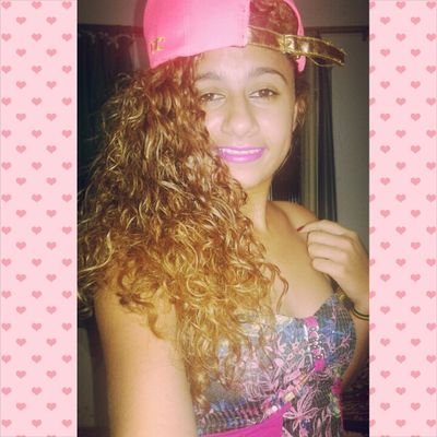 Menina risonha, que ri e que sonha  ∞