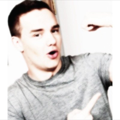 follow @tiedyezayn bc she gave you this free follow :)