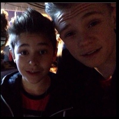 ilovecharondre's profile picture. Joey followed 91/08/15 @9:18pm 
Bam ds2 jake mitchell