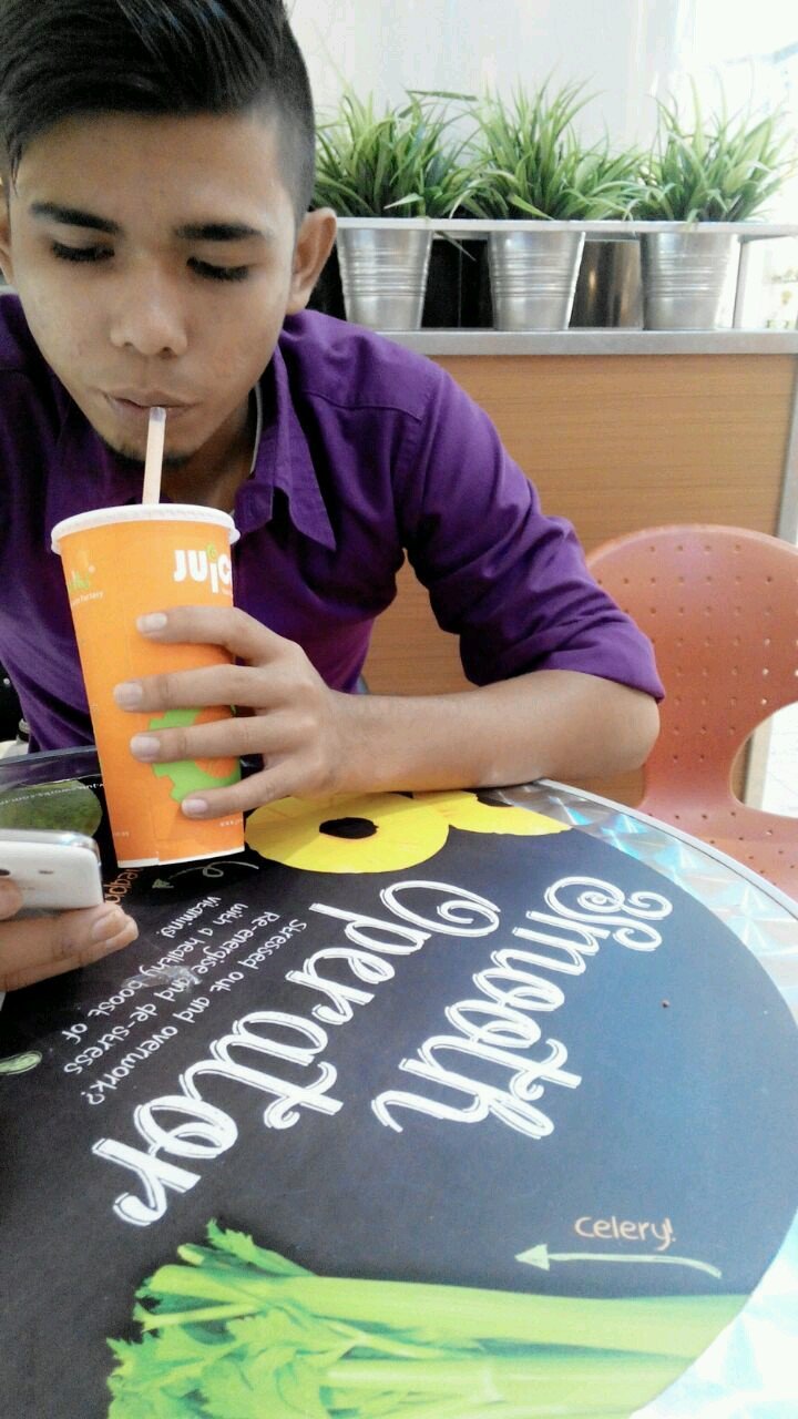 FitriDvlz's profile picture. kita akan bahagia bila kita mensyukuri segala apa yang diberikan kepada kita ^^