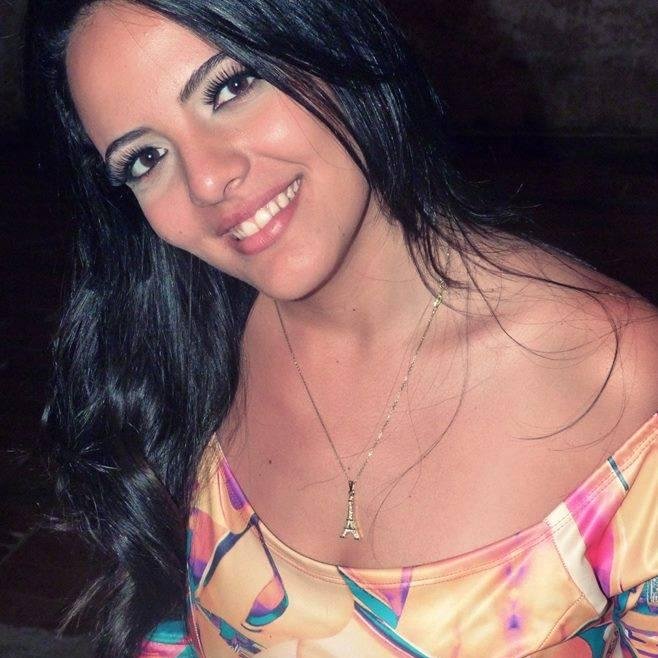 Feliz, casada e Filha de Deus.
