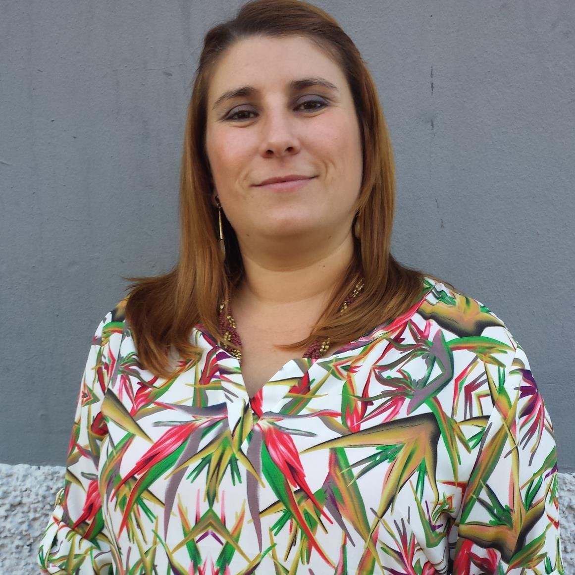 Profesora de secundaria interina, comprometida con la sociedad y defensora de la educación publica.