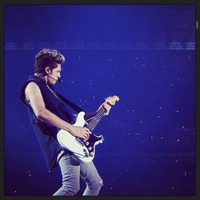 Vorrei essere quel tipo di persona a cui non importa ciò che la gente pensa di se, ma semplicemente credo di non esserlo. Cit. Harry Styles non sei il solo.