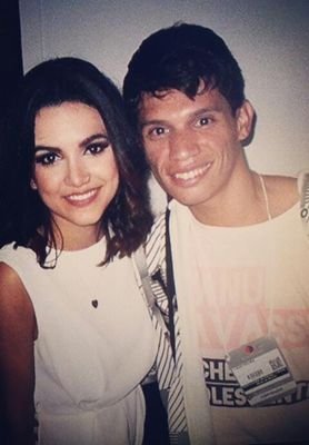 Nunca ninguém vaai passar em Branco em minha vida! Poís as pessoas boas me trazem sorrisos; e as Más apenas experiencias!...