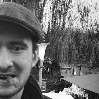 LangladeJohn's profile picture. Celui qui rame dans le sens du courant fait rire les crocodiles. @Hackney_Rhythm // ex @FestivallRennes 
#Rennes #London