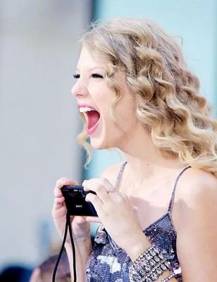When the sun came out you were looking at me. #1989 wish the day I'll meet @taylorswift13 BORN IN 1996