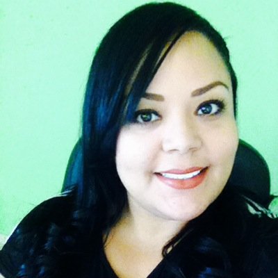 Licenciada en Ciencias y Tecnicas de la Comunicacion, enamorada de laradio; amo a mi familia y la vida completa que tengo.