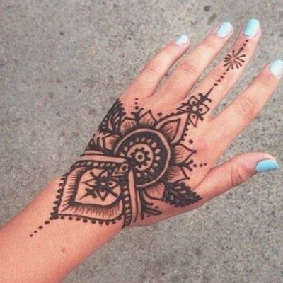 Bringing you the best henna designs on the web! (We do not own the content we post) Submissions:PicsSubmission@gmail.com