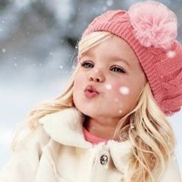 Little orphan Emma, all alone in the world. #RP #OUAT #LittleEmma