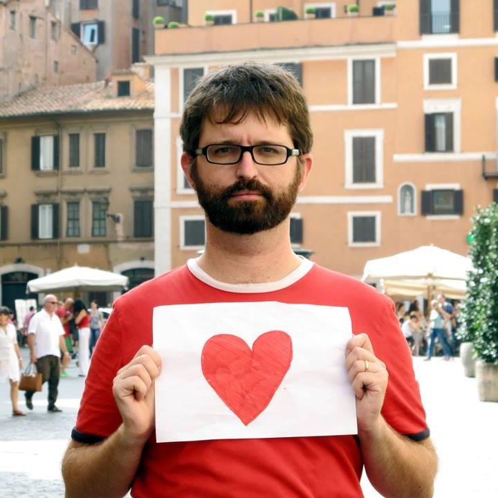 Bovarista consapevole, #wannabeteologo, appassionato di fotografia, social media e di storytelling, ma soprattutto #corripapà.