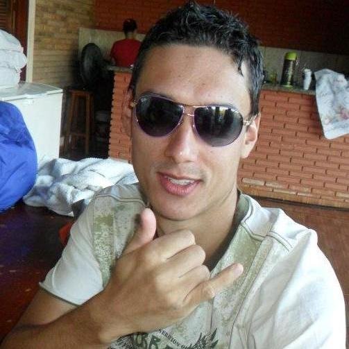 Engenheiro, casado, músico, amante da tecnologia. || 'Negociar com bandidos, esperar compaixão dos cruéis ou justiça de pessoas más...nunca funcionou!'