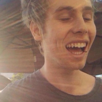 follow @loveftirwin and retweet (my recent?) and this tweet please !! https://t.co/oKJ16l2Qtp