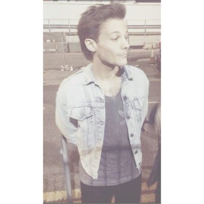 ❁Louis is the reason I smile everyday. Harry is his reason. fuck that was sappy❁ ☼@smileformelou is my sunshine☼