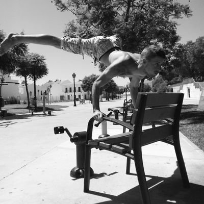 Bueno pues soy hugo soy un antiguo componente de markn2stylo retirado ya del mundo del Parkour y freerunning. soy coleccionador de latas energy drink. 655337347