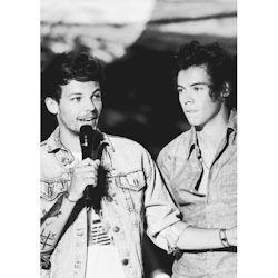 Heitomlinson_'s profile picture. 'My first real crush was Louis Tomlinson'