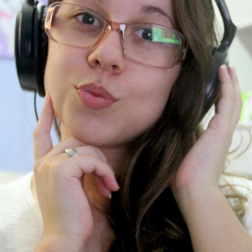 Sinto saudades de quem não me despedi direito, das coisas que deixei passar, de quem não tive mas quis muito ter.