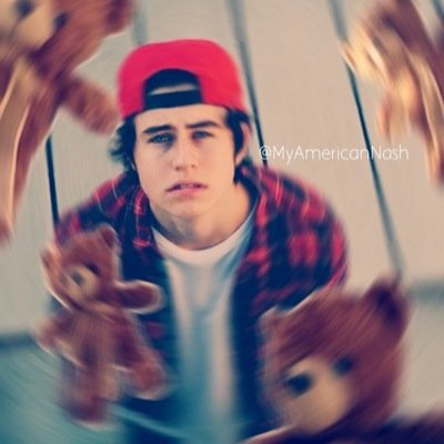 Just a little obsessed with a certain blue-eyed boy that doesn't even know my name. personal acccount // @toriadore_