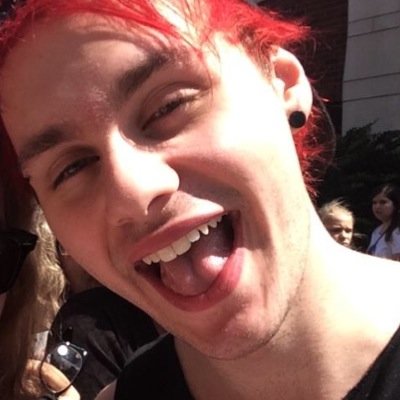 FOLLOW @Lashtonllama or i unfollow