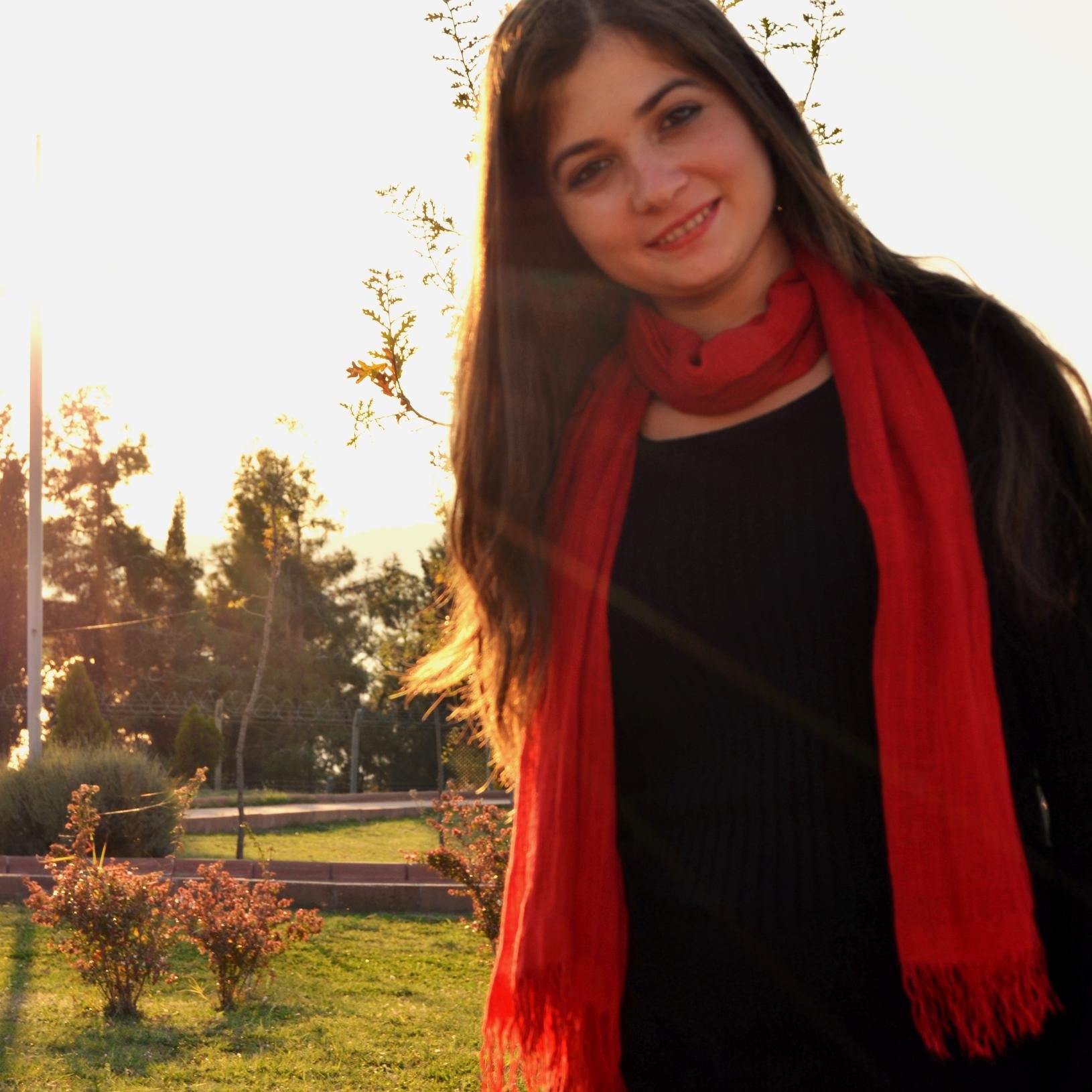 HanifeCeyLan3's profile picture. Bugün cesaret edemediğin için yapamadığın şeyleri, yarın zamanın olmadığı için yapamayabilirsin..