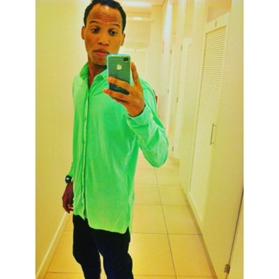 Estudante|| Diferenciado|| Humorista,Comediante .'Elogios não me iludem, i criticas não me abalam. Facebook.http://t.co/hUe61ZZx