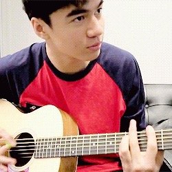 hazbanana's profile picture. harry's voice turns my body into jelly.