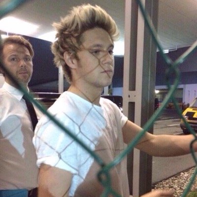 @NiallOfficial: Wohoooo suns out again ! Loving it! Shorts are on, bringing the chicken legs out!