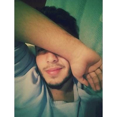 SuarezLolo's profile picture. Vivo en mi mundo,todo duele menos ahí.