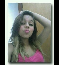 PoraLivia's profile picture. eu so quero uma dose meu homen e mais um trago ((8