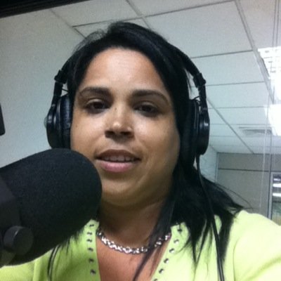 Pastora/ conductora del programa buenos negocios 92.5