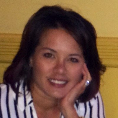 Knoxville based photographer specializing in headshots &
portraits