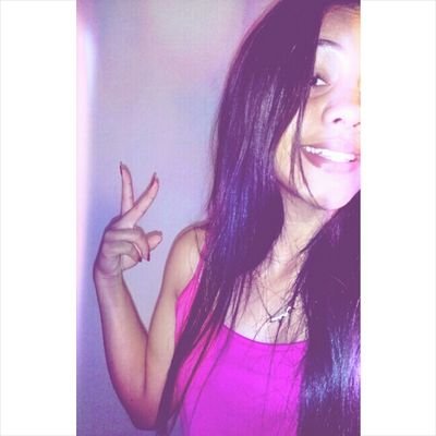 A noite é uma criança, a madrugada é um brinquedo. Não sou eu quem dorme tarde, é o sol que nasce cedo. ☀️               Instagram- @camilaoliveira459