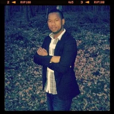 Jeune activiste, passionné de questions de développement, de la paix et du vivre ensemble sans distinction aucune.