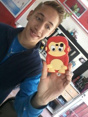 soy un chico muy diferente a todoss ahh XD AJJAJAAJ soy divertido y payasoo seguime y te sigoo okk !!!!!
