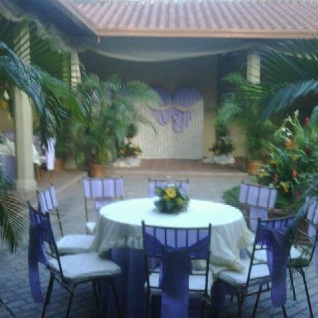 Pasapalos, Fuentes de Chocolate, cocteleras, Decoraciones, Mesas de Vidrio, 0414-3243622, Sillas, mesas, mesones, platería, cristalería, Animación de Eventos.