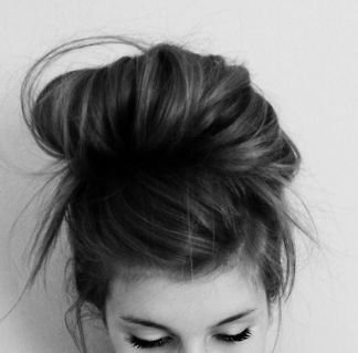 Hola! Soy la autora de varios libros en Wattpad. Buscame como White_B y quien sabe, te puedo seguir por acá en Twitter. Los/Las amo caras de papillas