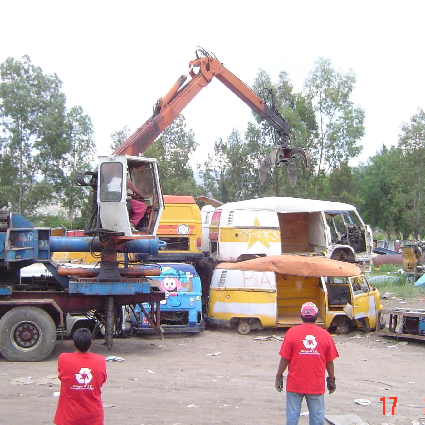 Facilitamos el reciclaje de residuos industriales o comerciales, retirando obsoletos de sus instalaciones rápida y eficientemente