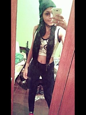 nome : Letícia      idade : 19 anos    namorando ♡