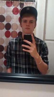 mattwhite126's profile picture. I hate school.
I love music.  
And I like chillin with my friends and playing games and that's bout it