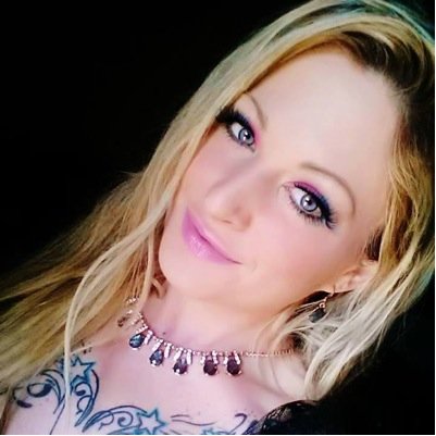 young only 25 up coming model single ready to mingle love music sports and traveling! business women :)