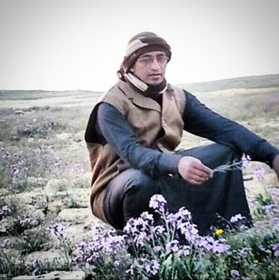 شخص بسيط محب للجميع🤍🌹
