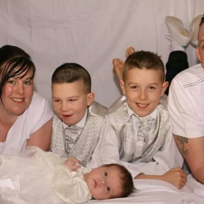 i am 34 married to william mclaren for 11years we have 3 lovely kids william 13,lee 10 and chelsea 3.i work as a childminder