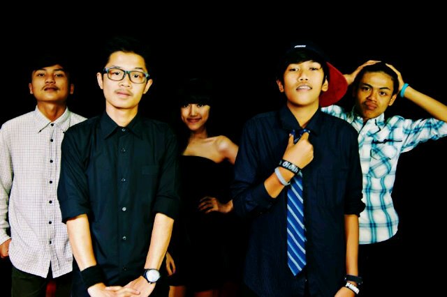 we are still poppunk #VOICES @jessicaFP__ #LEAD @RYNmardiansyah #RYTHM @heyzud #BASS @ilhamperaja1 #KICK @oscar_drum.