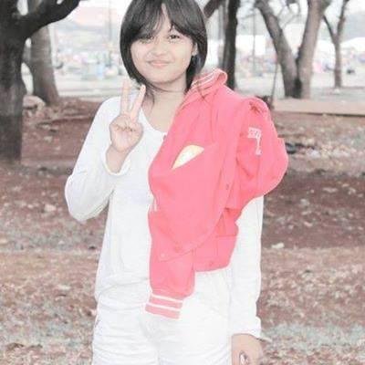 Sederhana dalam mencintai, ikhlas menerima kekurangan, dan setia dalam menjalin hubungan.