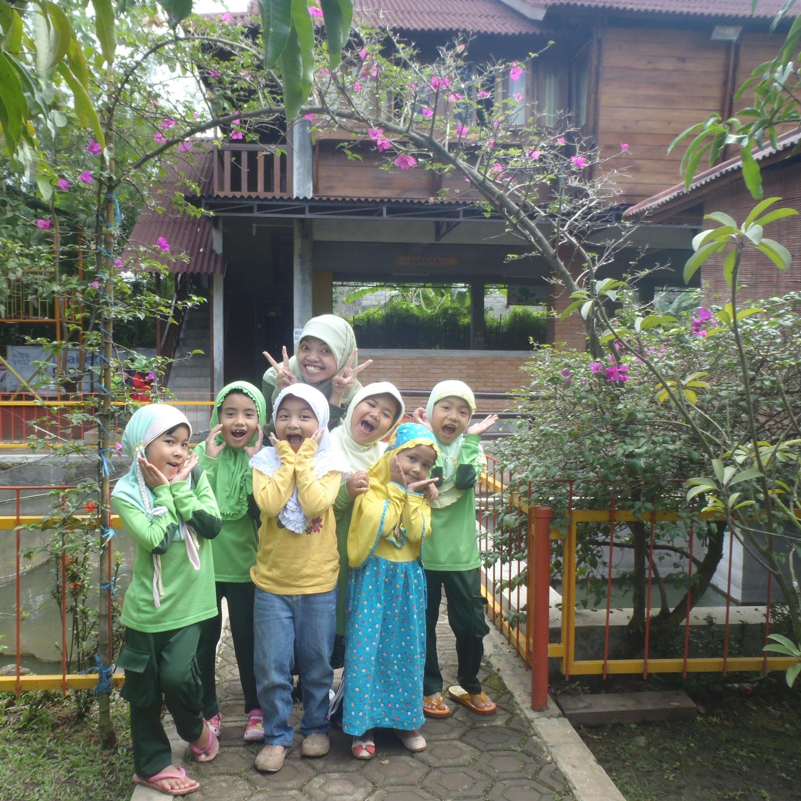 learner, love Allah, love parents, love children, love reading, love learning, love exploring, love life:)