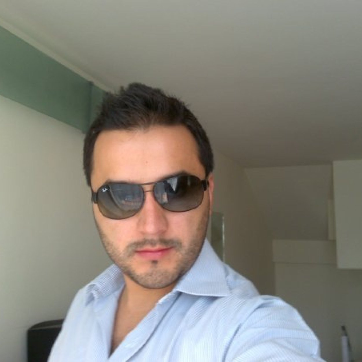 Esposo feliz, padre primerizo y deportista amater