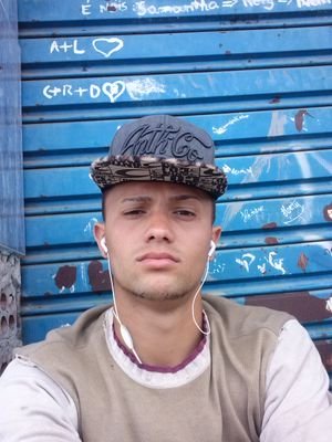 Indescritível é a sençação que rola sempre quando agente se vêe, a noite se cala e o mundo todo para, só pra eu amar vc ....