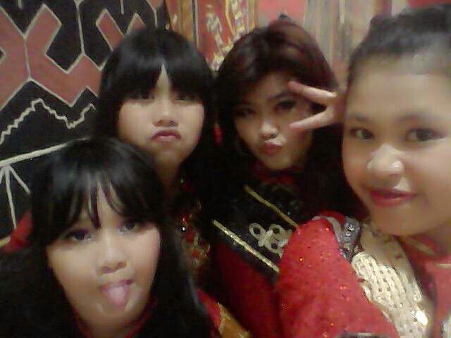 [230712] We're 4BT1 dance cover 2NΞ1 from Bogor, our members @deantheraW @ranniptri @rahayuoktavia @eka_ecchan | insta: @4bt1_dc CP : 08977636801 (sms/wa)