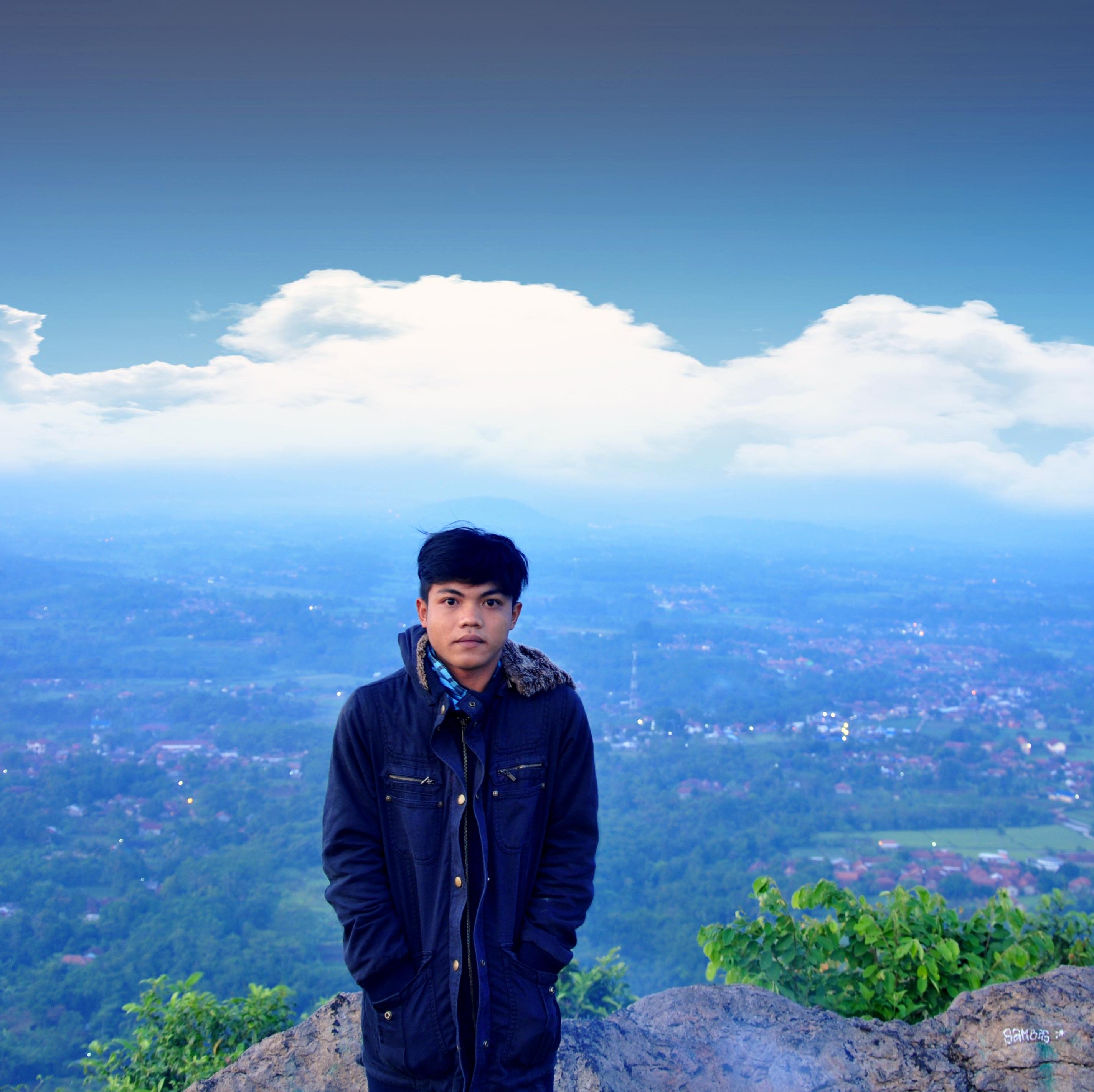 ga pernah bisa nyakitin tapi slalu disakitin..

#dksh