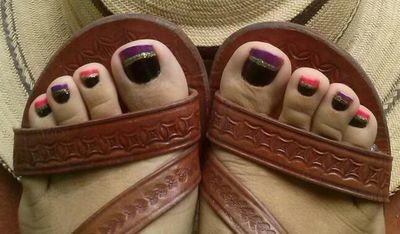 Mi delirio son unos pies d mujer recien descalzados d zapatos cerrados dspues d largo día d trabajo! esa humectación producto dl sudor m ncanta !
